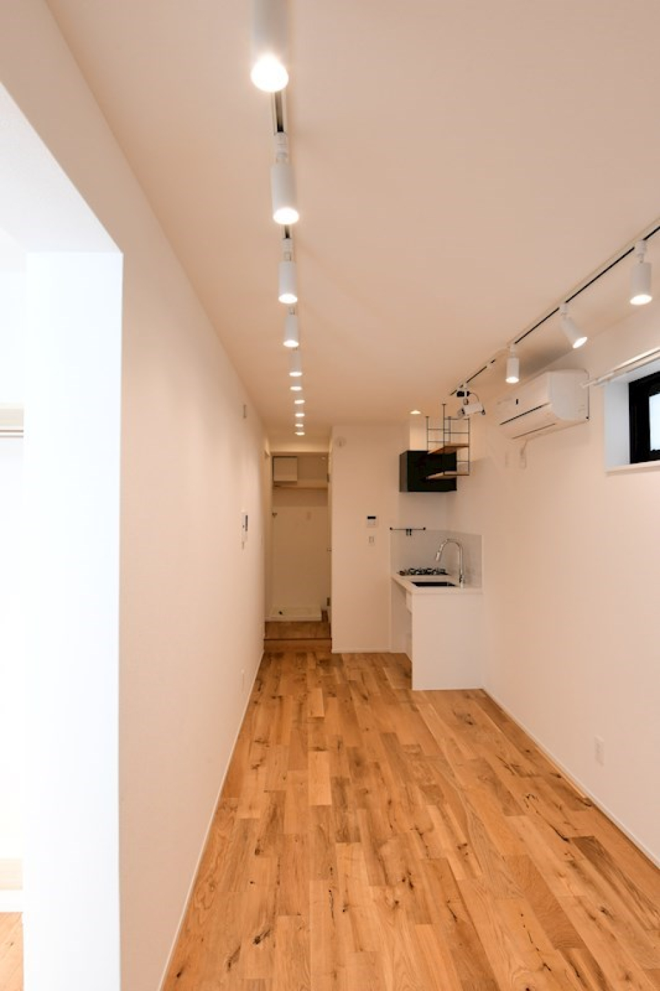 窓が最小限なので、インテリアの配置がいろいろと考えられそうです