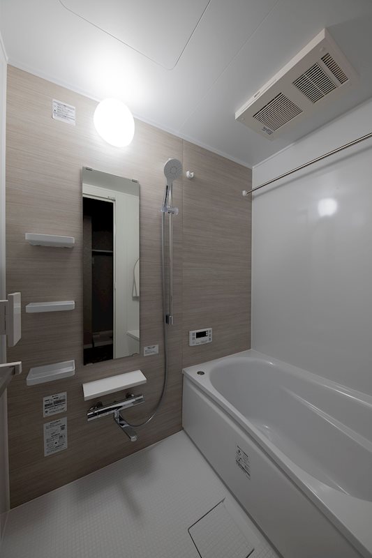 バスルームには浴室乾燥機付き