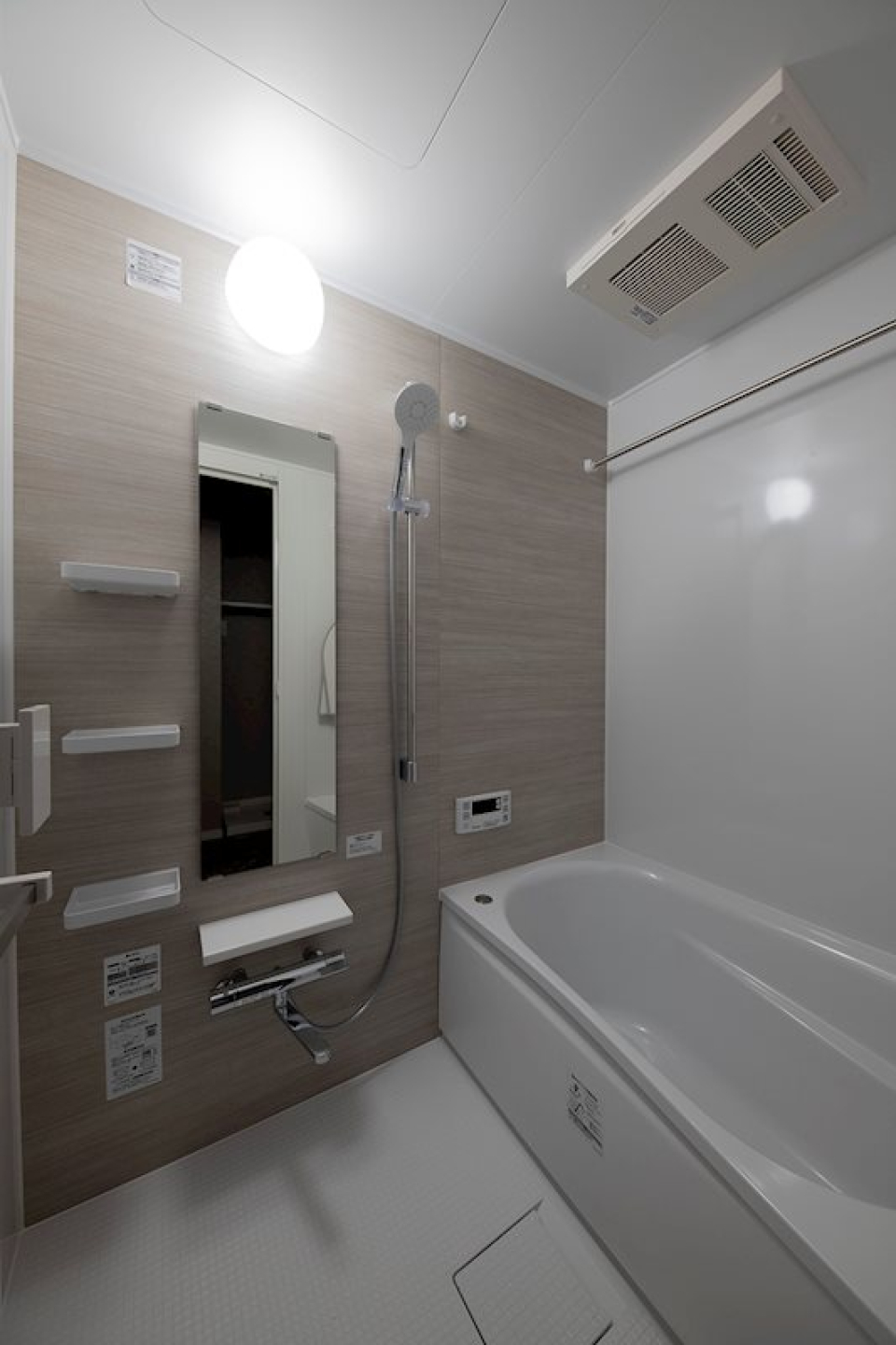 バスルームには浴室乾燥機付き