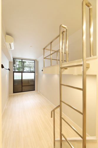ハシゴがスタイリッシュで空間に馴染みます
