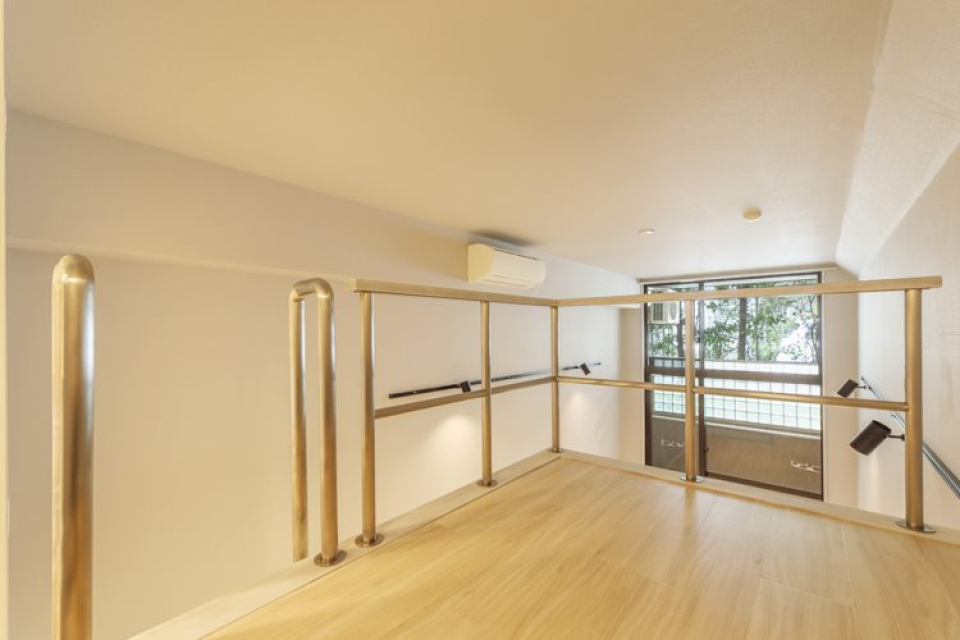 ロフトにベッドを置いたら洋室は目一杯インテリアを楽しめますね