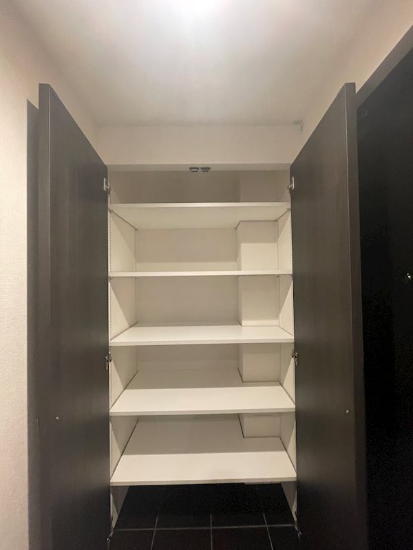 玄関収納は奥行があります