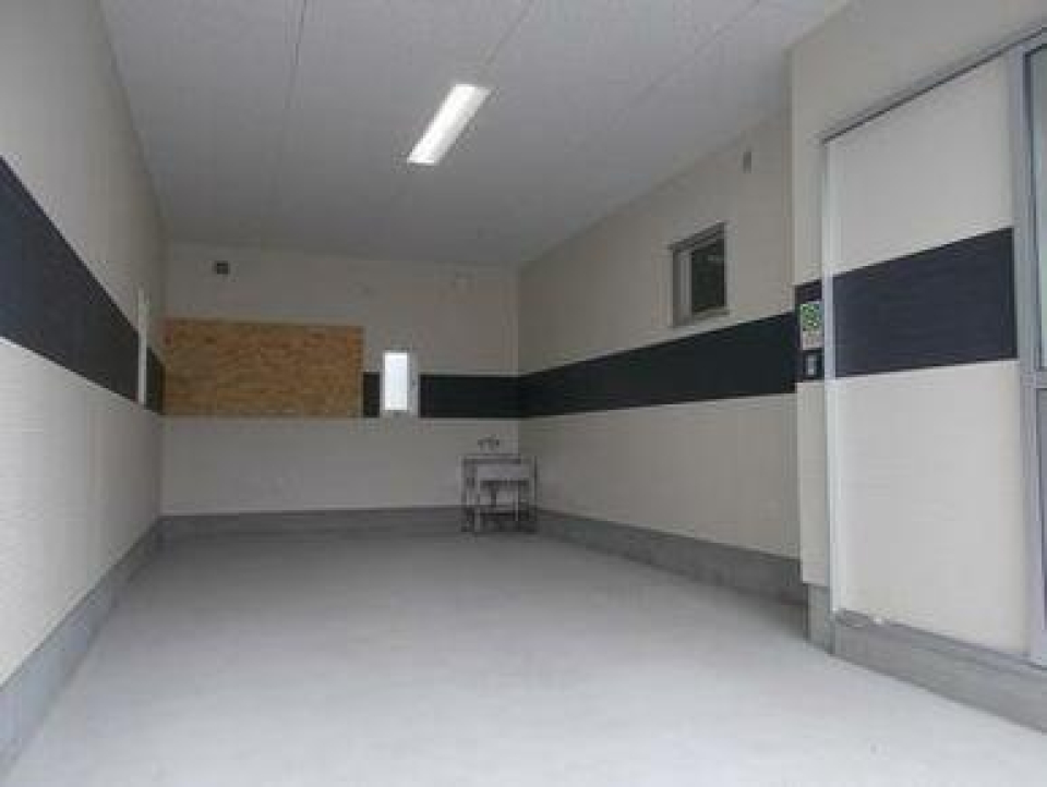 白基調で清潔感のあるガレージ