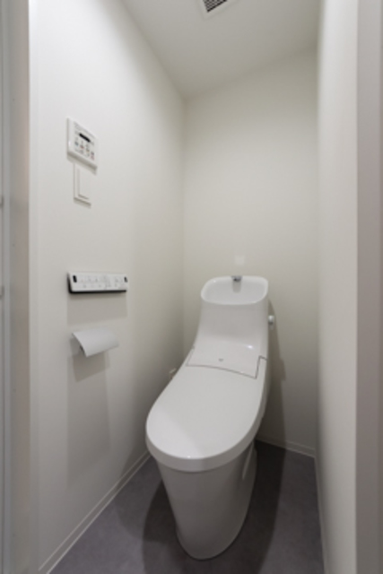 すっきりとしたタンク一体型トイレ
※写真は同タイプ住戸です