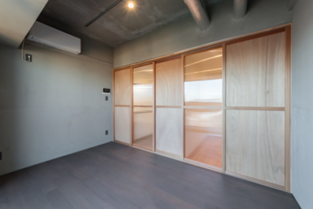 中の間、ダイニング。可動式の木材の間仕切りでお部屋の印象が変えられる
※写真は同タイプ住戸です