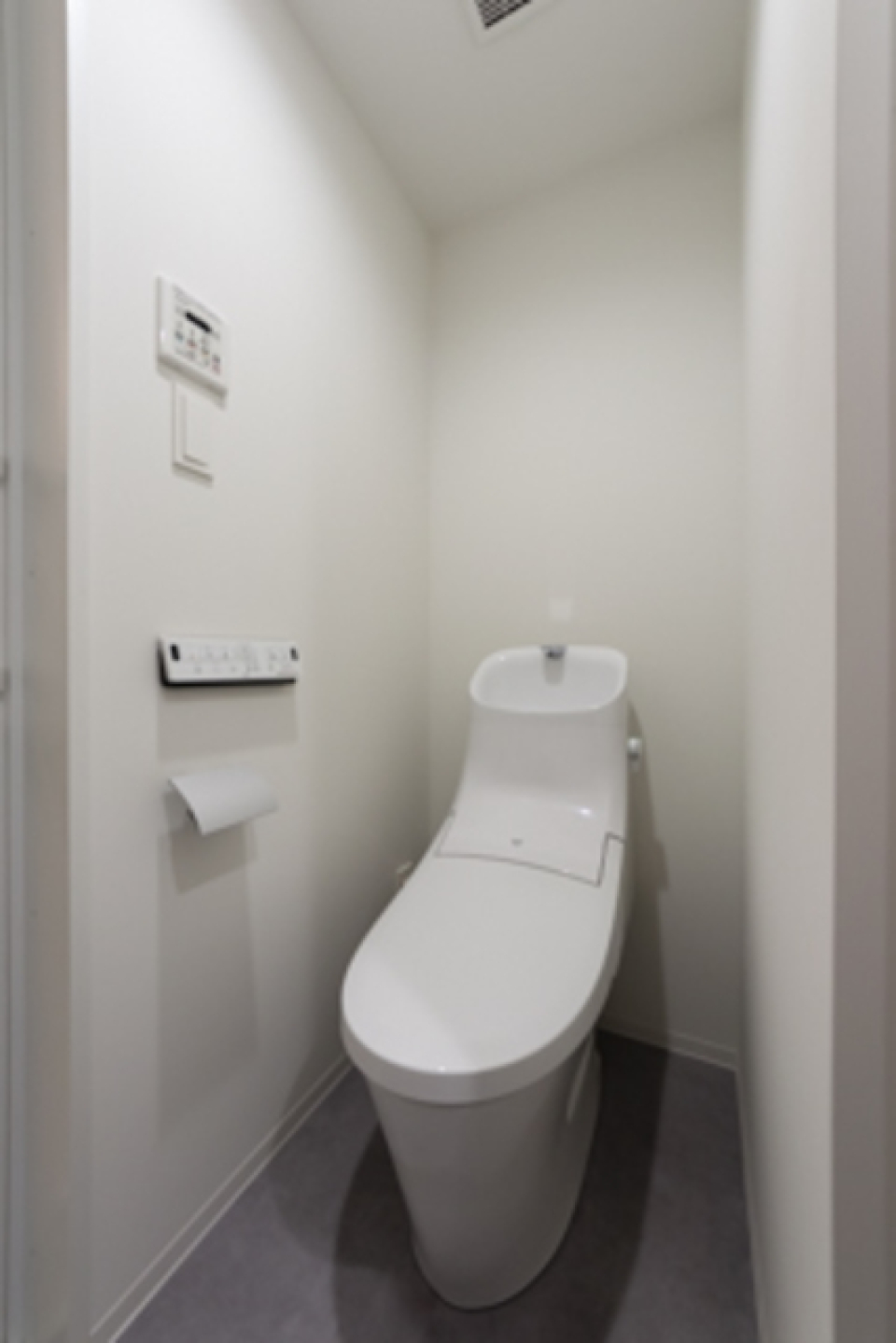 すっきりとしたタンク一体型トイレ
※写真は同タイプ住戸です