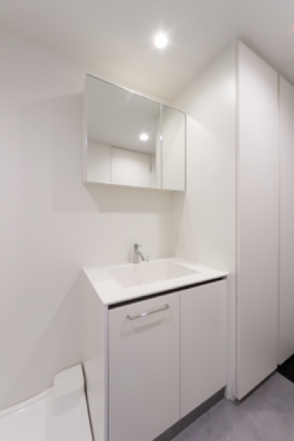 洗面台も廊下に。動線としては便利かも
※写真は同タイプ住戸です