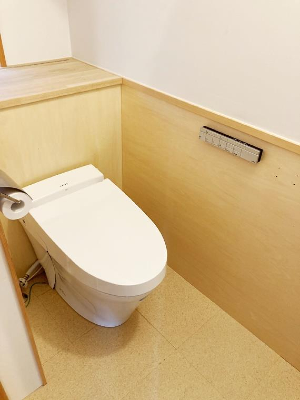 トイレはお手入れ楽なタンクレスです