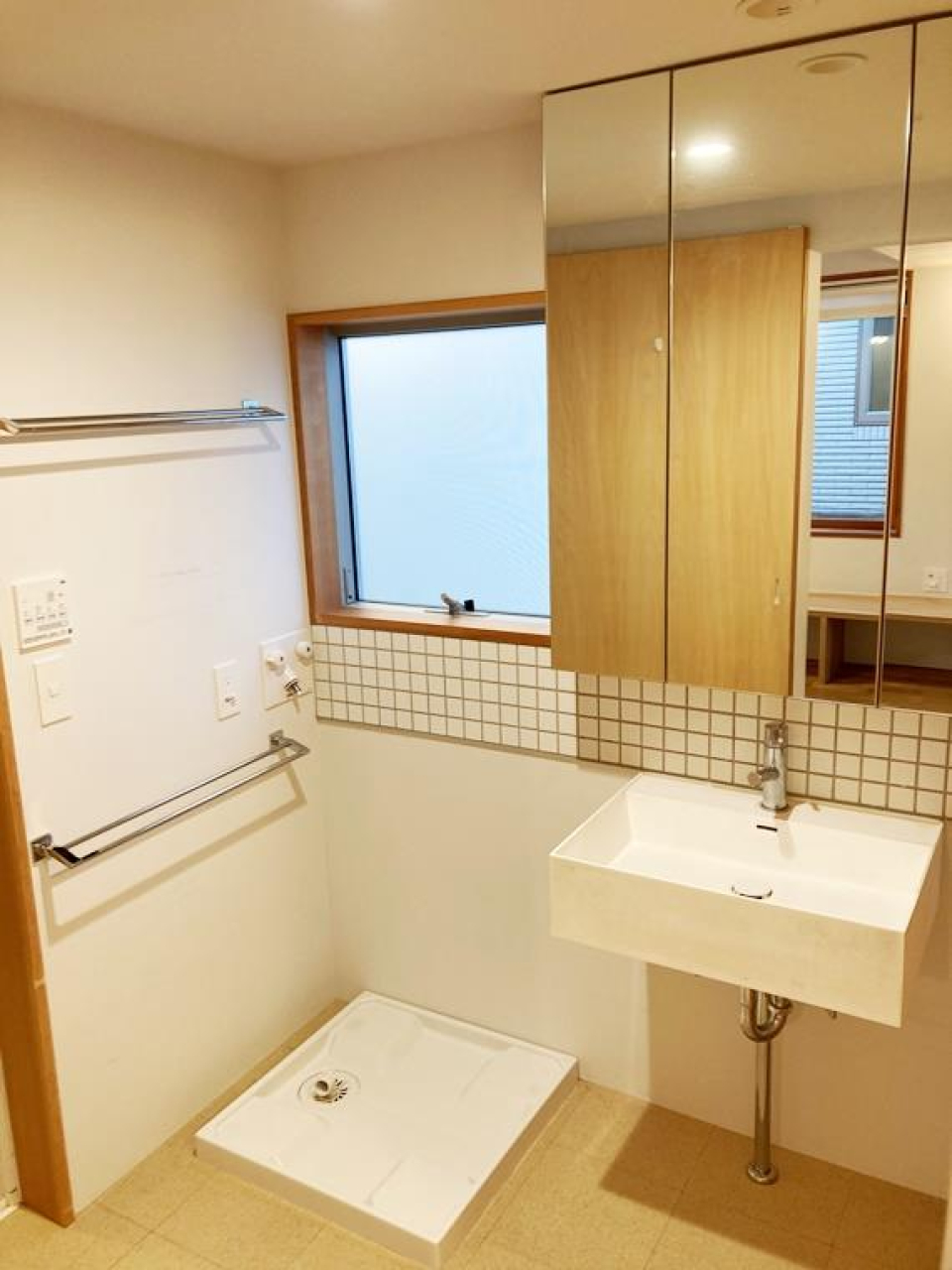 シンプルながら機能面も考えられた洗面脱衣室