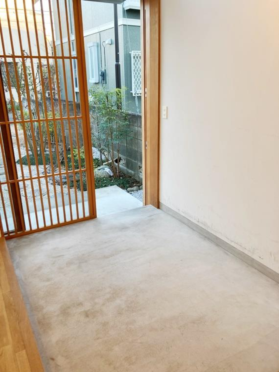 ガラス戸から見える植栽が美しいです