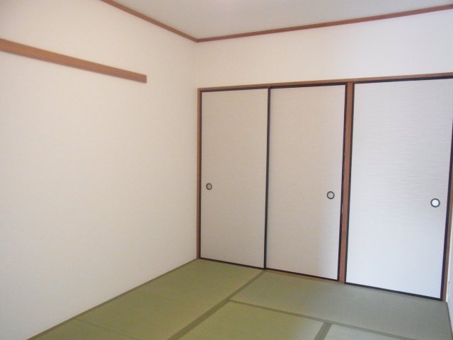 ※参考写真　和室&rarr;洋室リフォーム済