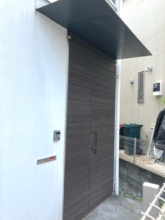 ただいまーと帰ってくる玄関はこちら。