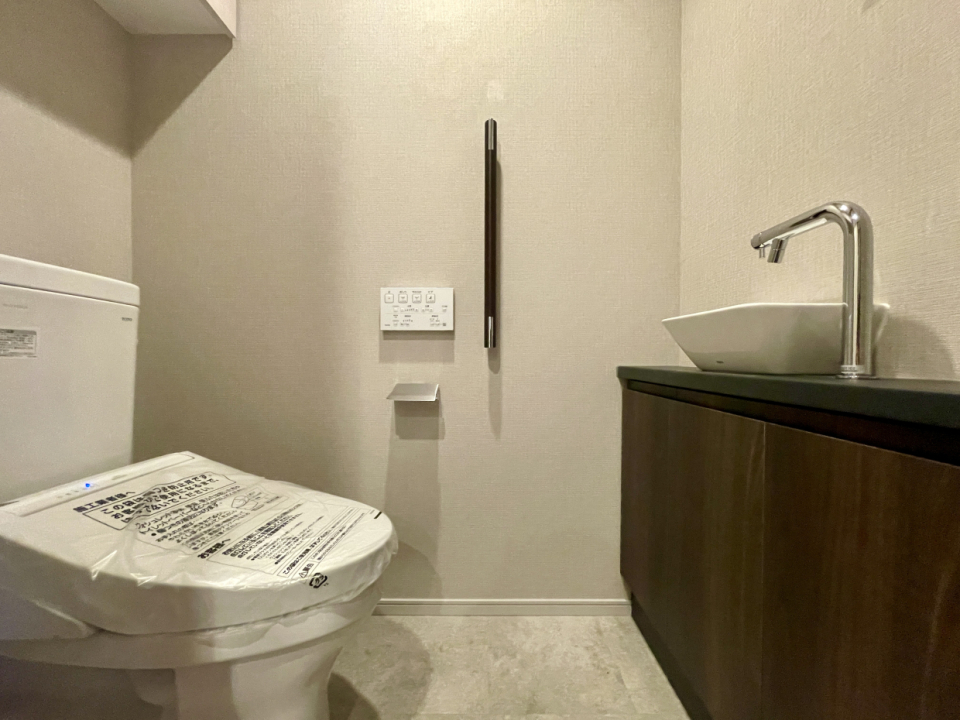 トイレ内に手洗い場付いてます