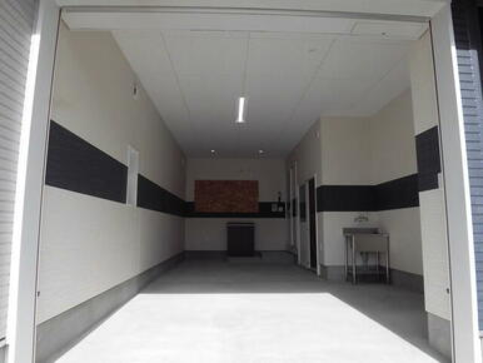 ガレージ（間口約2.8ｍ、奥行約6.5ｍ）