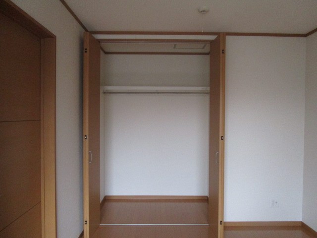 北側洋室　クローゼット