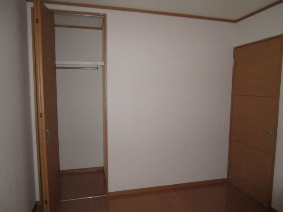 南側洋室　収納