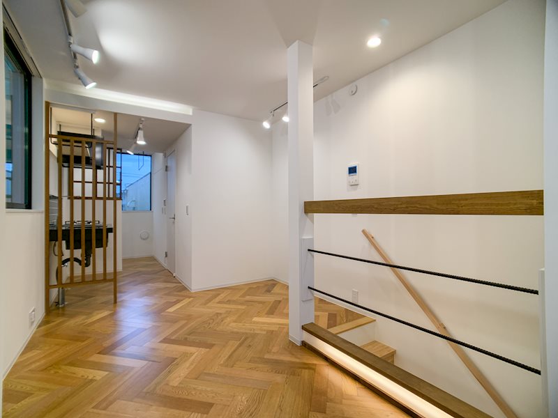 足元の間接照明にもこだわりを感じます