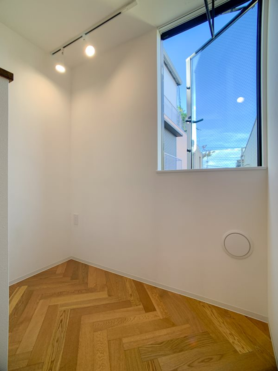 ベッドスペースにはシングルサイズがぴったりはまりそうです。