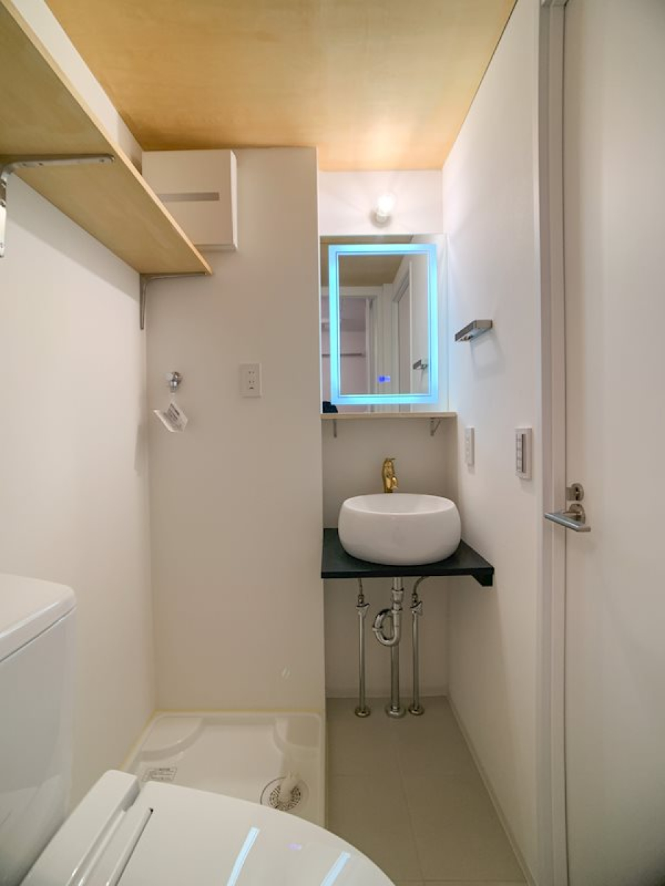 コロンとしたボウルとゴールドの水栓がとってもかわいい！