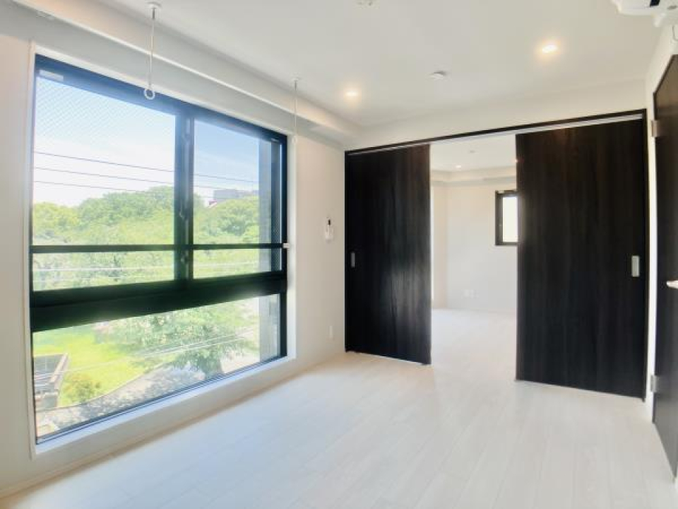 明るい光で毎朝気持ちよく目覚められそうです。