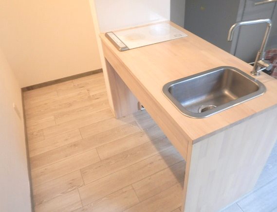 ウッド調がかわいらしいキッチン