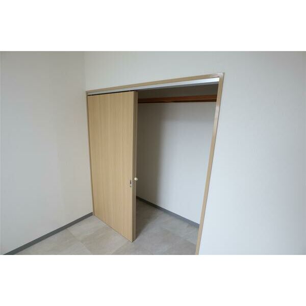 北側洋室　収納