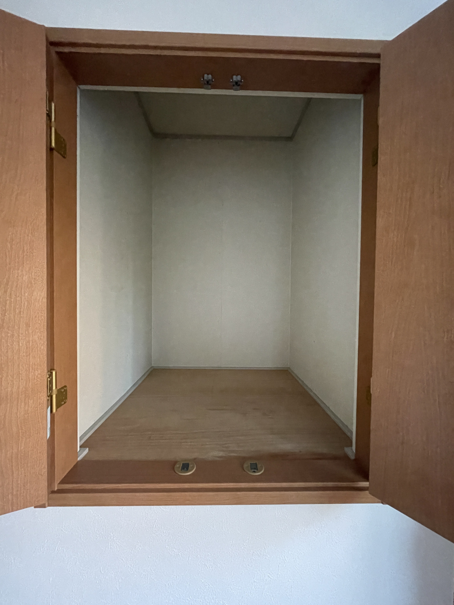 北側洋室　収納