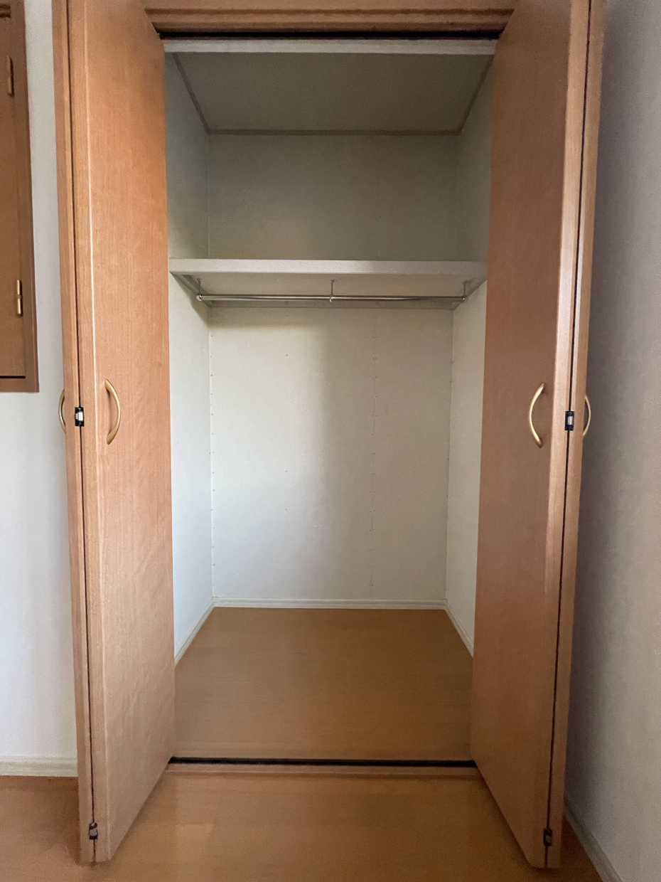 北側洋室　収納