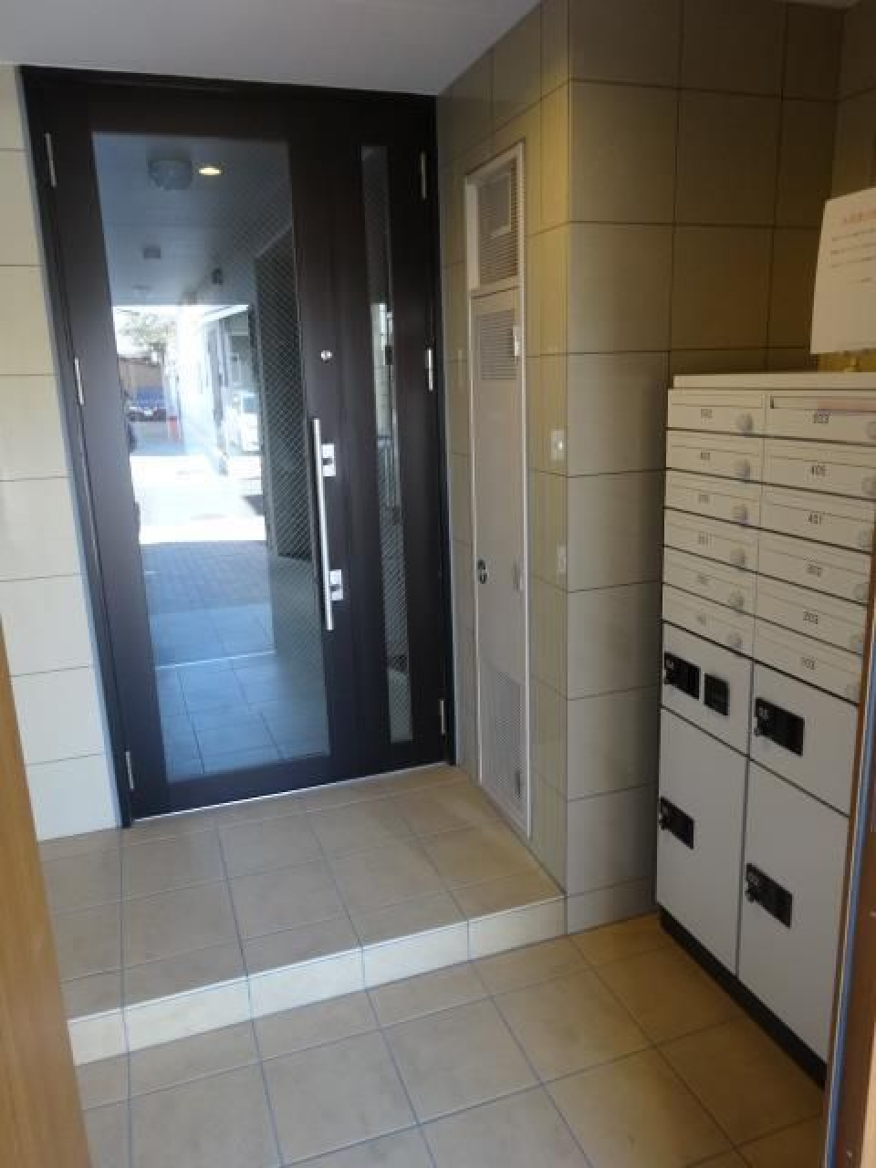 エントランス内観