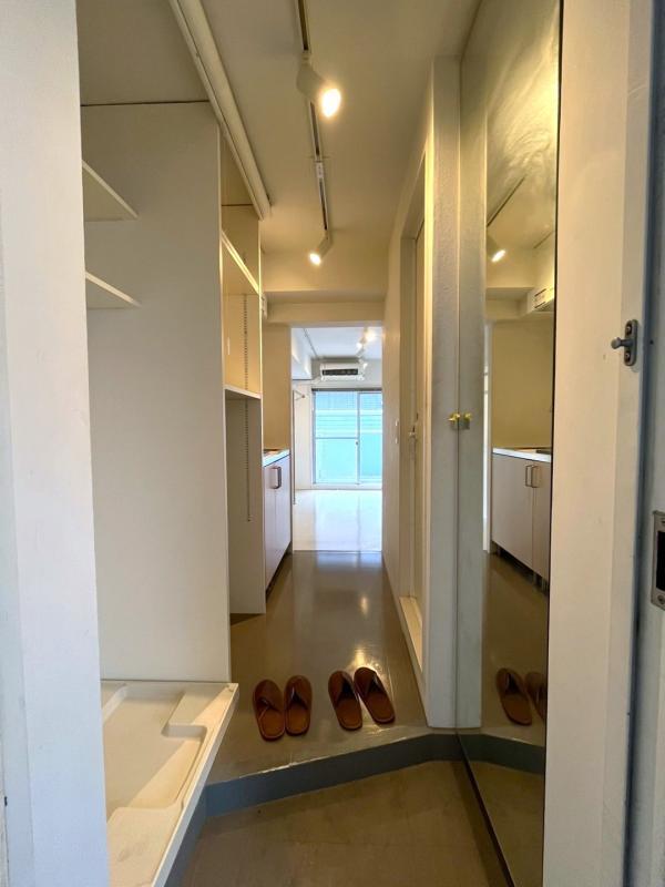 全身鏡でファッションチェック