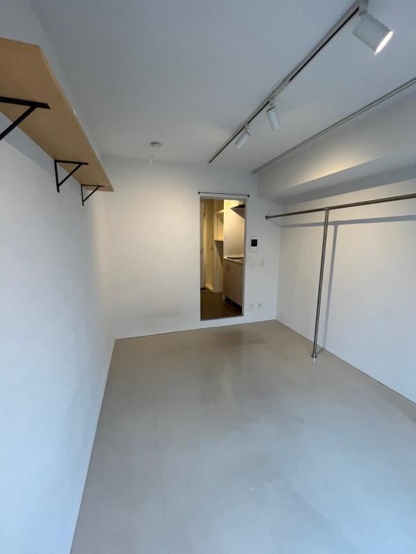 ライティングレールを使って照明は自分好みにカスタムしてもいいかも