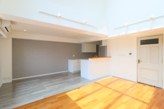 大きなソファをどーんと置いても余白ができそうな広さです。