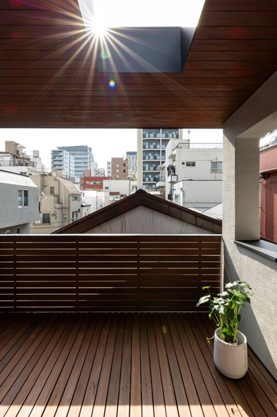 テラスにはチェアを置いてぼーっとしたい。