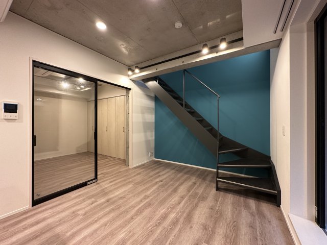 エメラルドグリーン&times;階段！