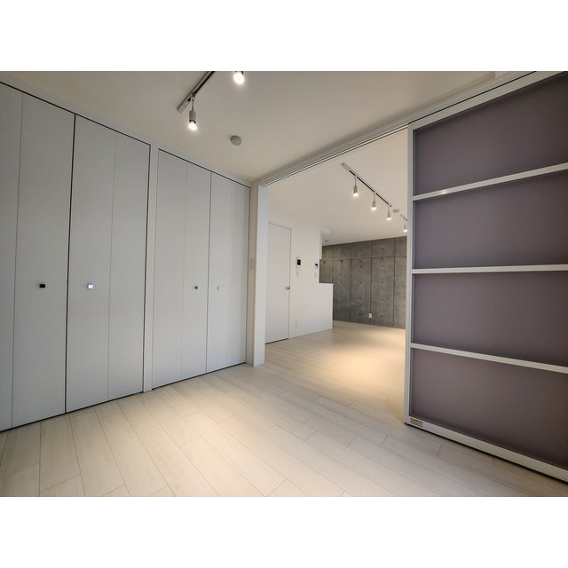 間接照明が似合うカッコ良さ。