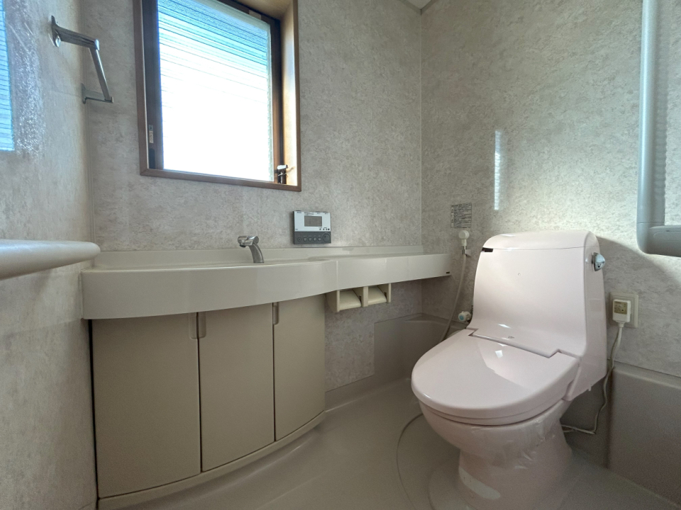 1階のトイレも広めの設計。