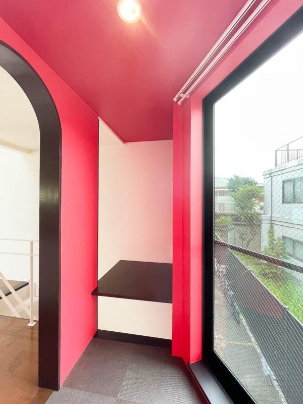 ちょっと書きものをするならぜひこちらの文机で。