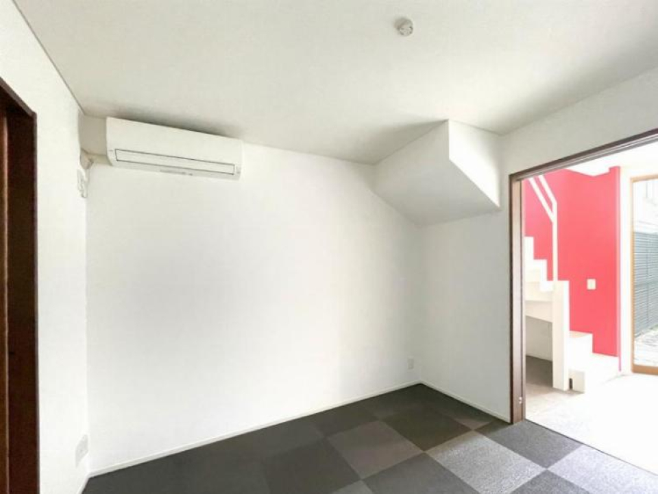 玄関から続いているので、趣味部屋とするのも良いですね。