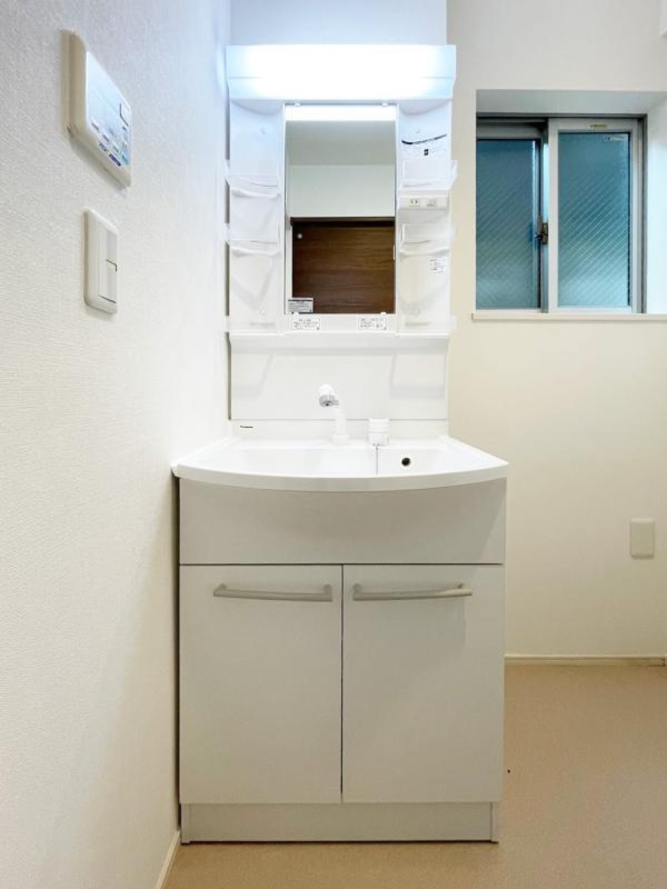 洗面台も収納力高めです。