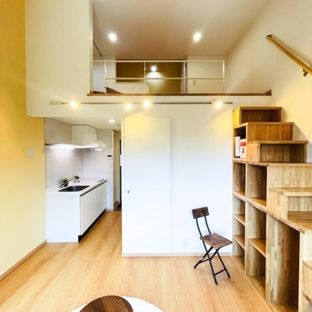 ワンルームでも天井高があって空間にゆとりを感じます