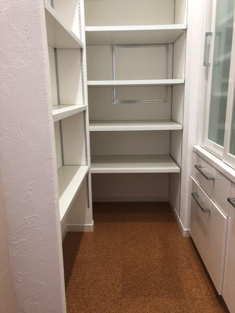 これだけあれば、食材のストックや食器類まで全て収まりそう！