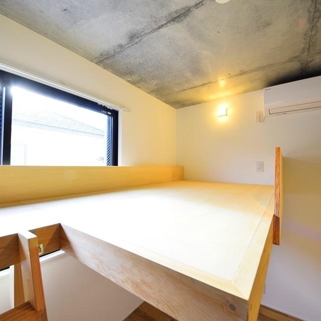夏場暑く感じがちなロフトベッドですが、エアコンがあるので快適に寝られそうです