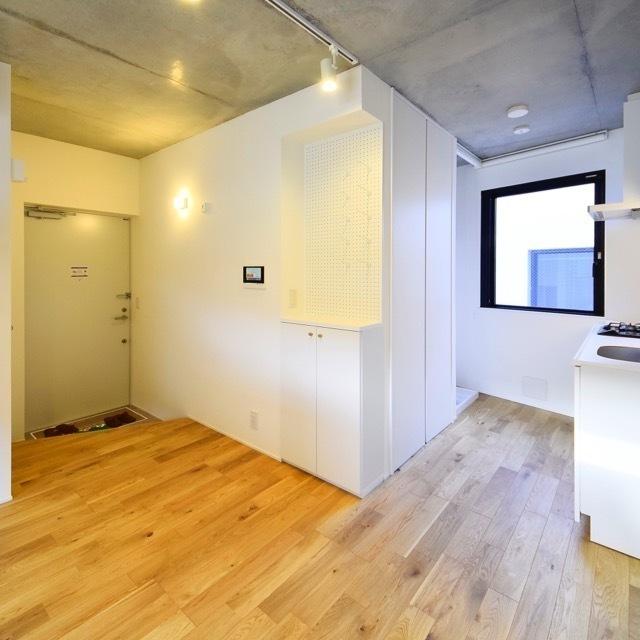 照明はお好みのモノをライティングレールで配置できます