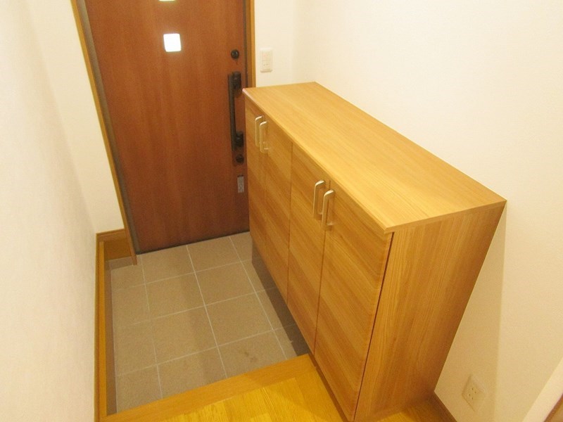 玄関のシューズクローゼットはダブルで収納があって、お気に入りの靴もたっぷり入ります。