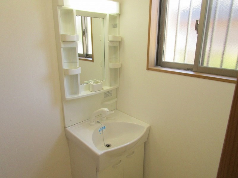 シャンプードレッサー横にも窓がついていて換気もばっちり。