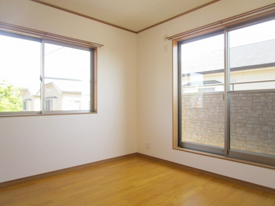 ２階南の洋室　6.3帖。