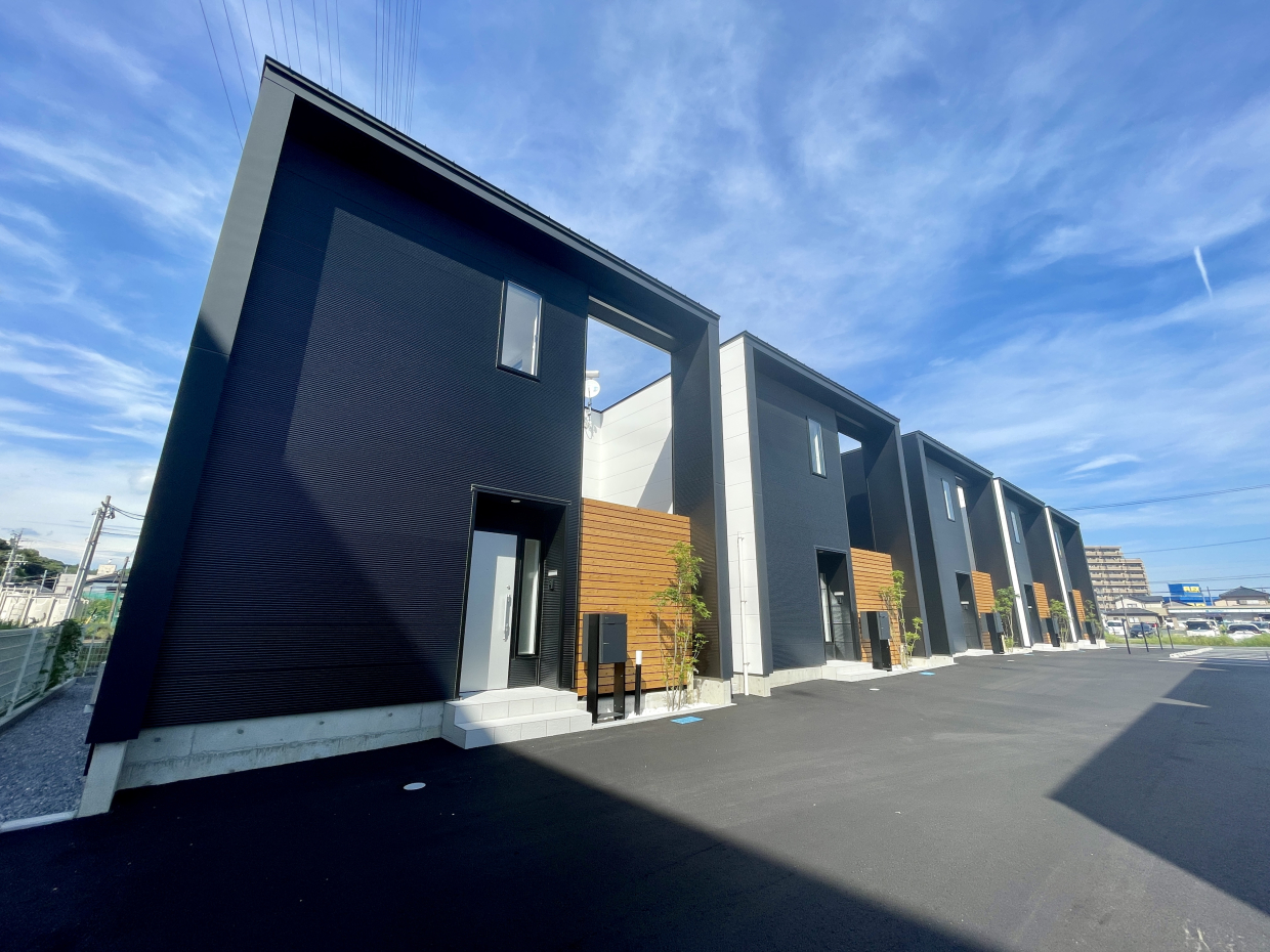 モノトーンを基調にした、キューブ型のかっこいい外観