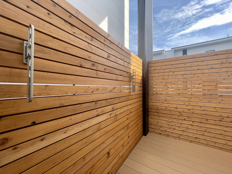 外干ししたいものも目隠ししたままばっちり干せます！