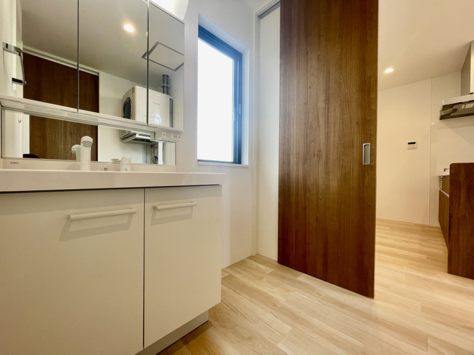 脱衣所のすぐ横がキッチンだから、家事動線もばっちり