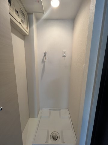 不思議な配置ですが、扉で隠れますよ